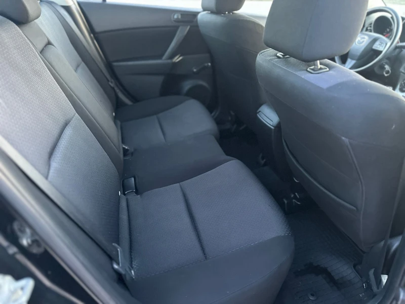 Mazda 3 1.6 седан, снимка 8 - Автомобили и джипове - 52531809
