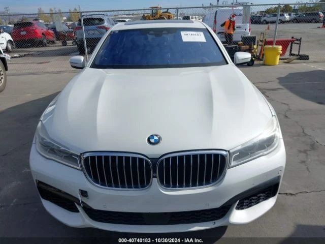 BMW 750 M Sport, снимка 12 - Автомобили и джипове - 49198073