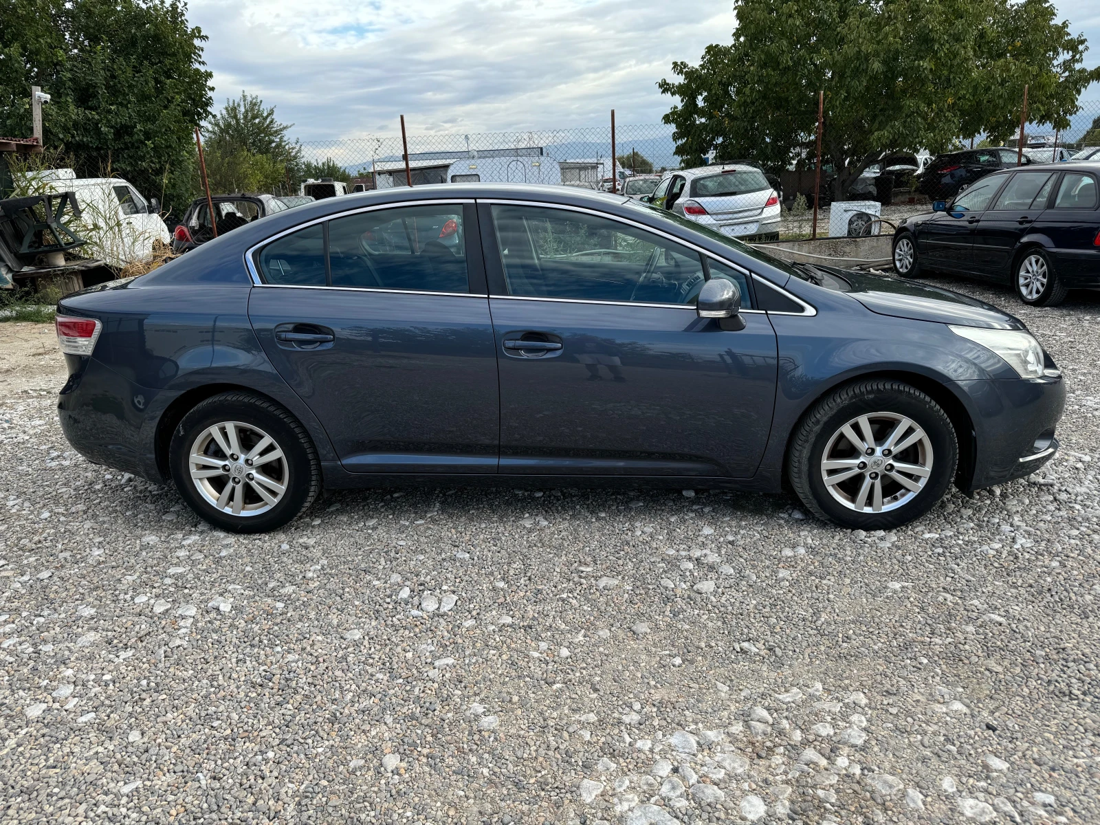 Toyota Avensis 1.8i-NAVI-KAMERA - изображение 6