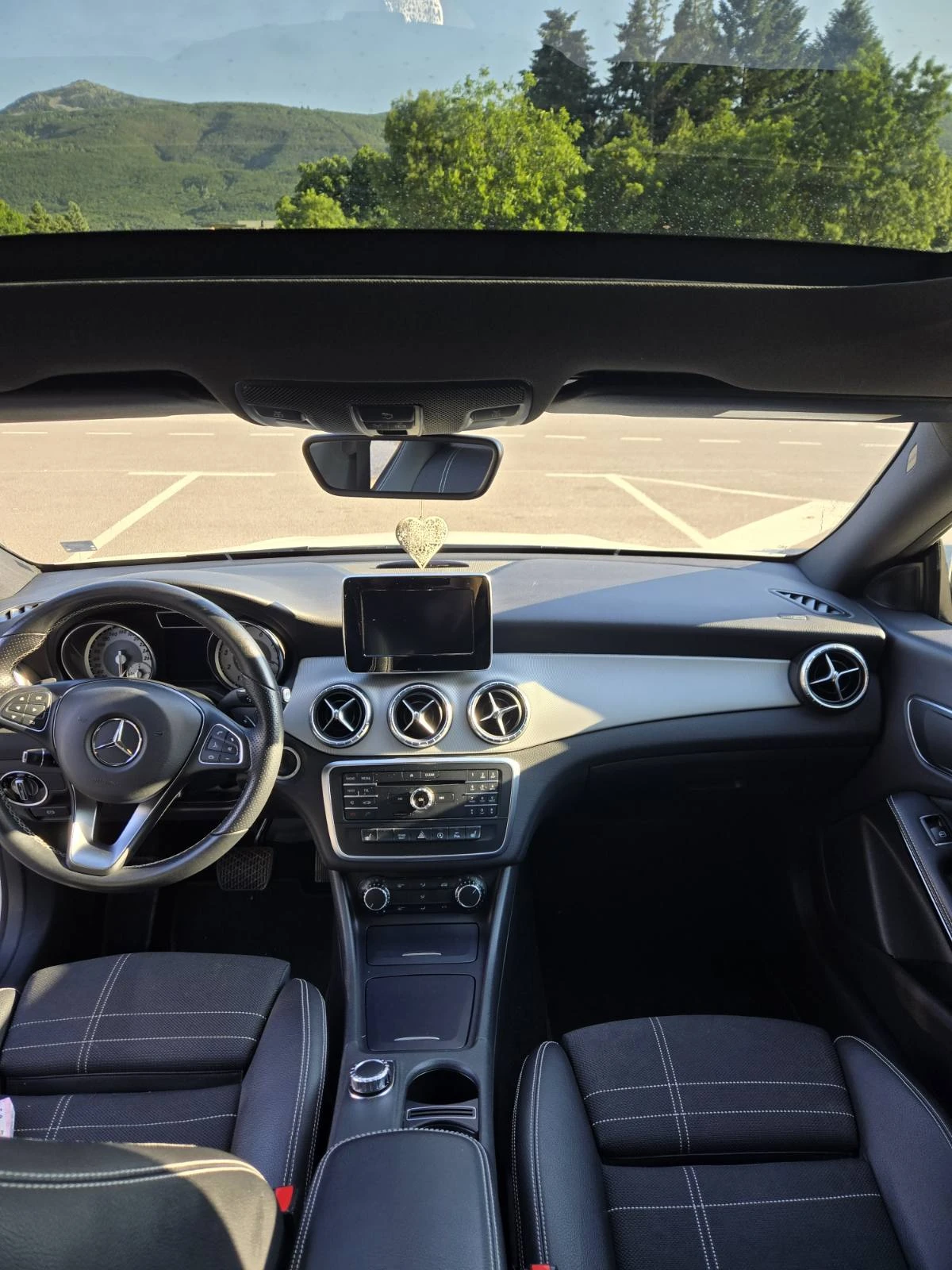 Mercedes-Benz CLA 180 PANORAMA, снимка 9 - Автомобили и джипове - 54663995