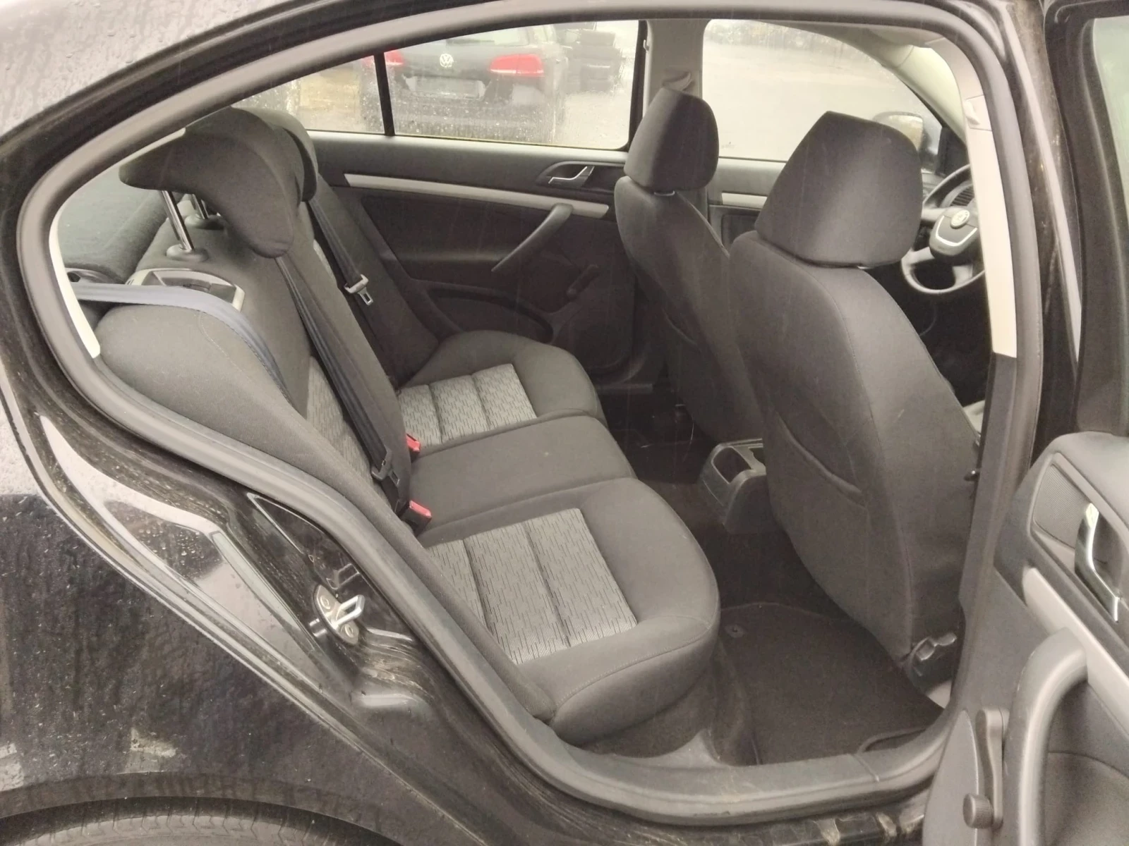 Skoda Octavia 1.6 TDI 105 кс.6ск., снимка 6 - Автомобили и джипове - 53761301