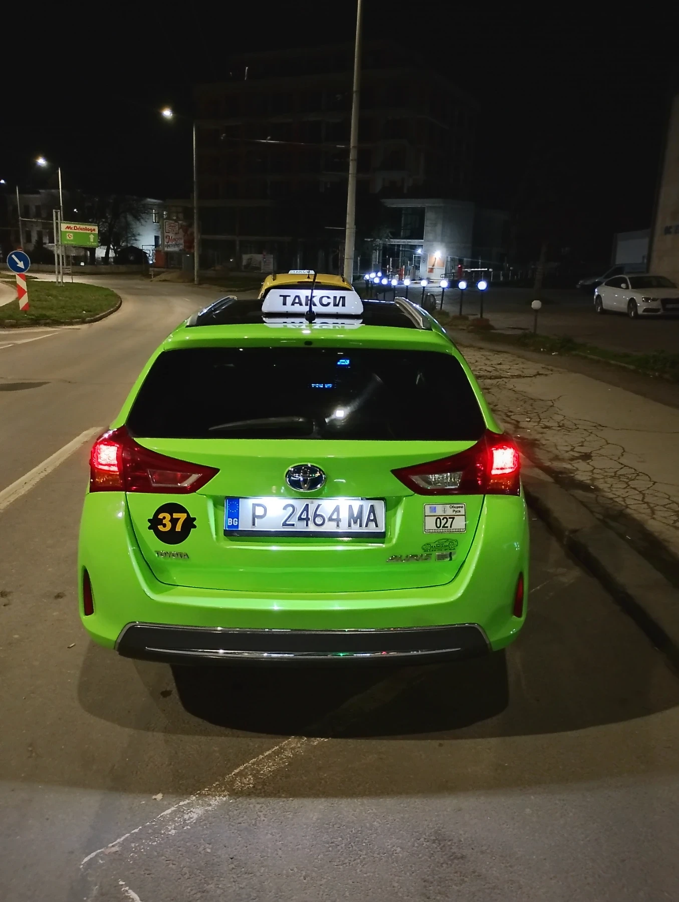 Toyota Auris Аурис, снимка 4 - Автомобили и джипове - 53967621