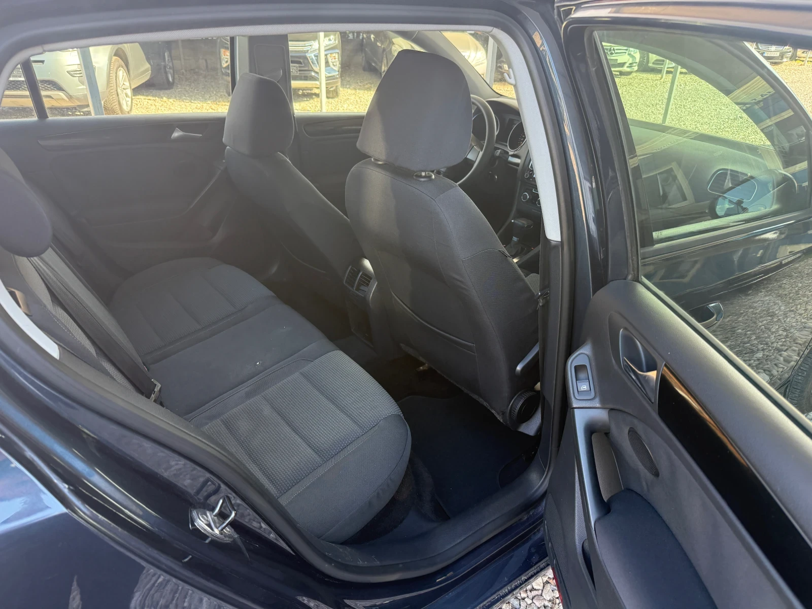 VW Golf 1.4 i avtomat, снимка 8 - Автомобили и джипове - 54567213