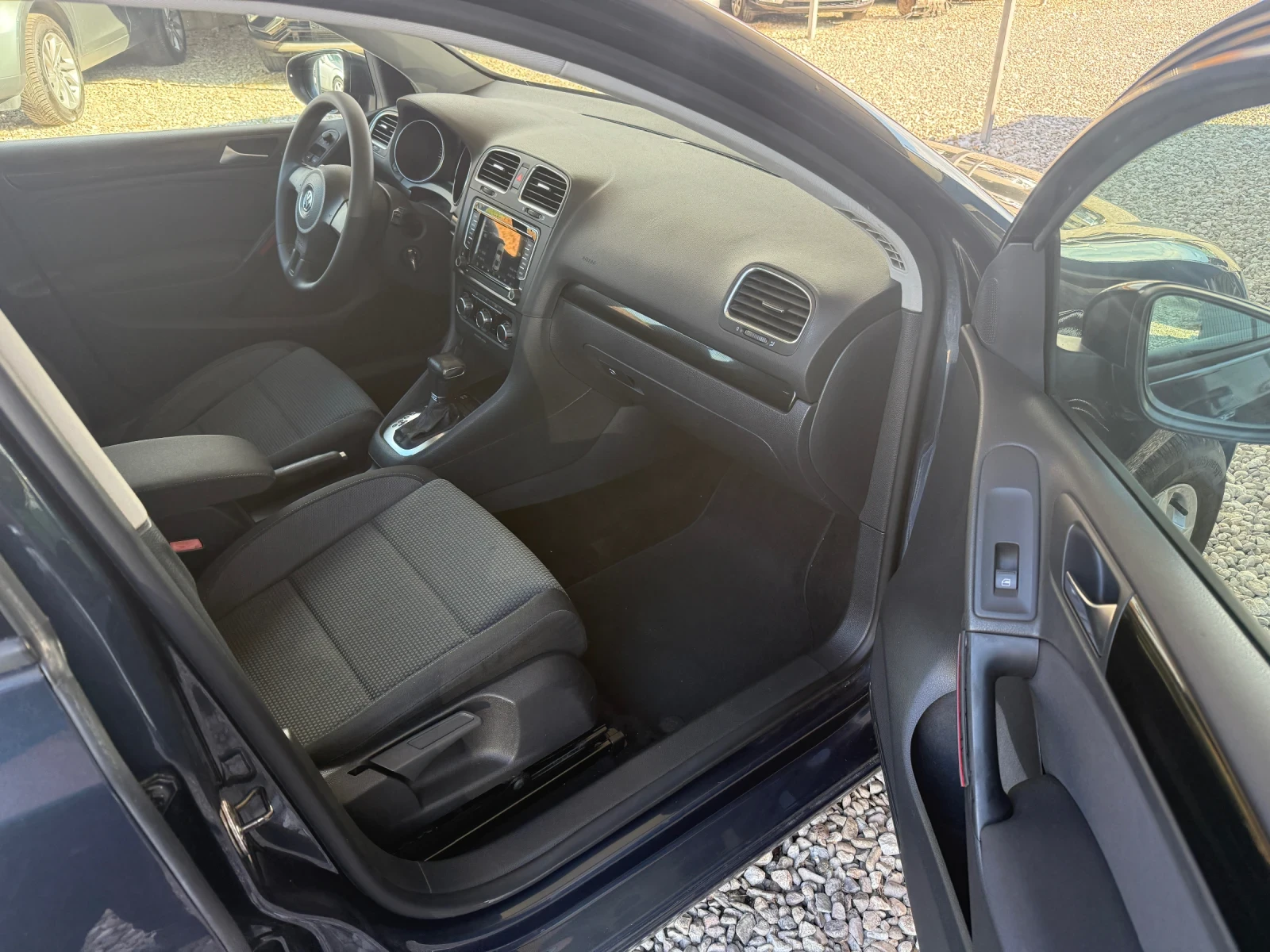 VW Golf 1.4 i avtomat, снимка 5 - Автомобили и джипове - 54567213