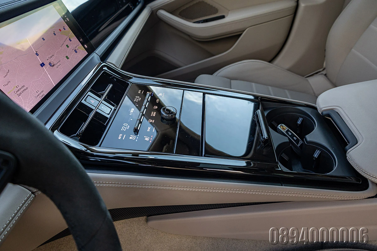 Porsche Panamera 4E HYBRID SPORT DESIGN 5xEXCL  PANO BOSE ОБДУХВ, снимка 15 - Автомобили и джипове - 54895063