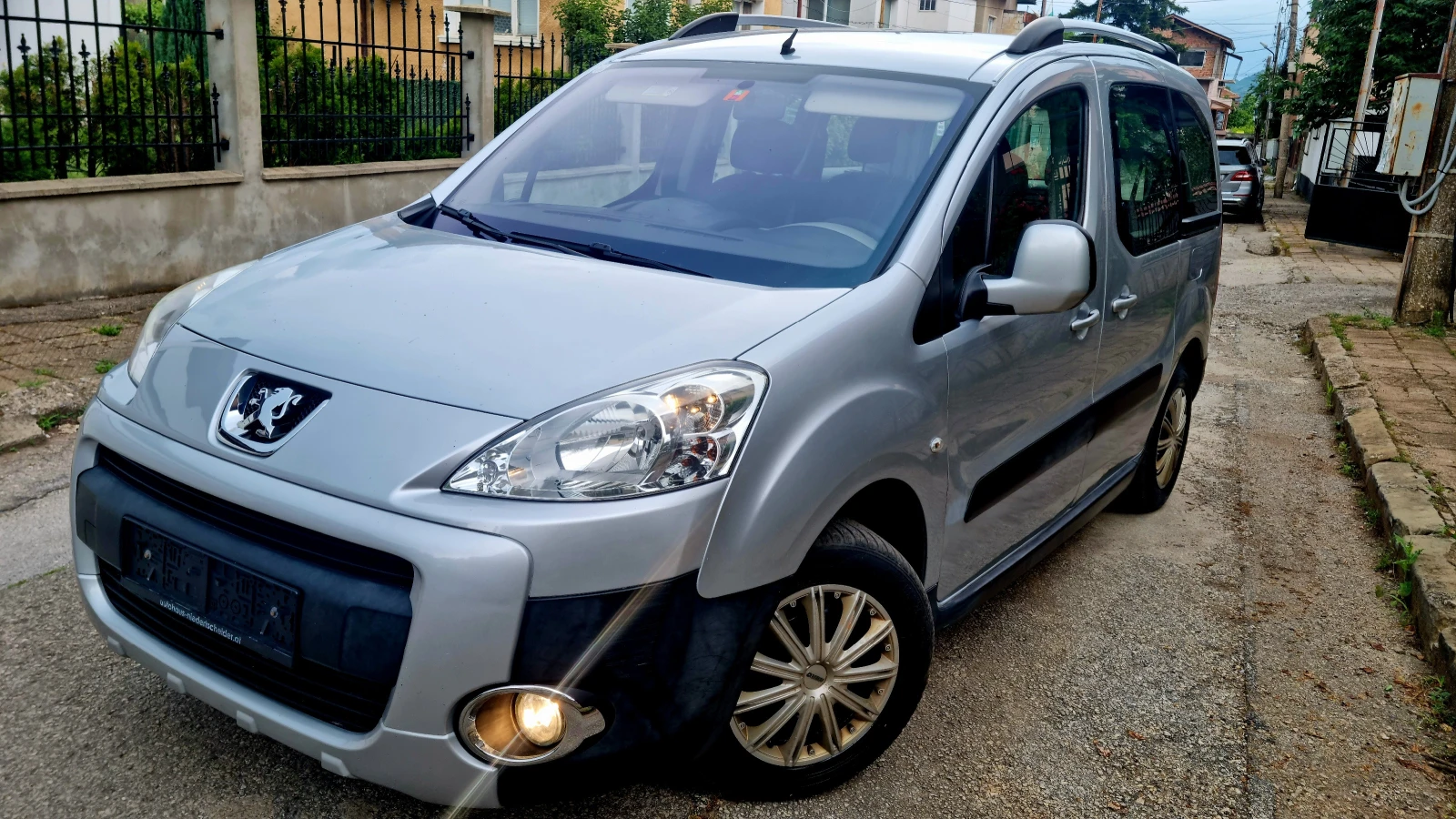 Peugeot Partner 1 6 HDI/112 К.С СЕРВИЗНА ИСТОРИЯ 