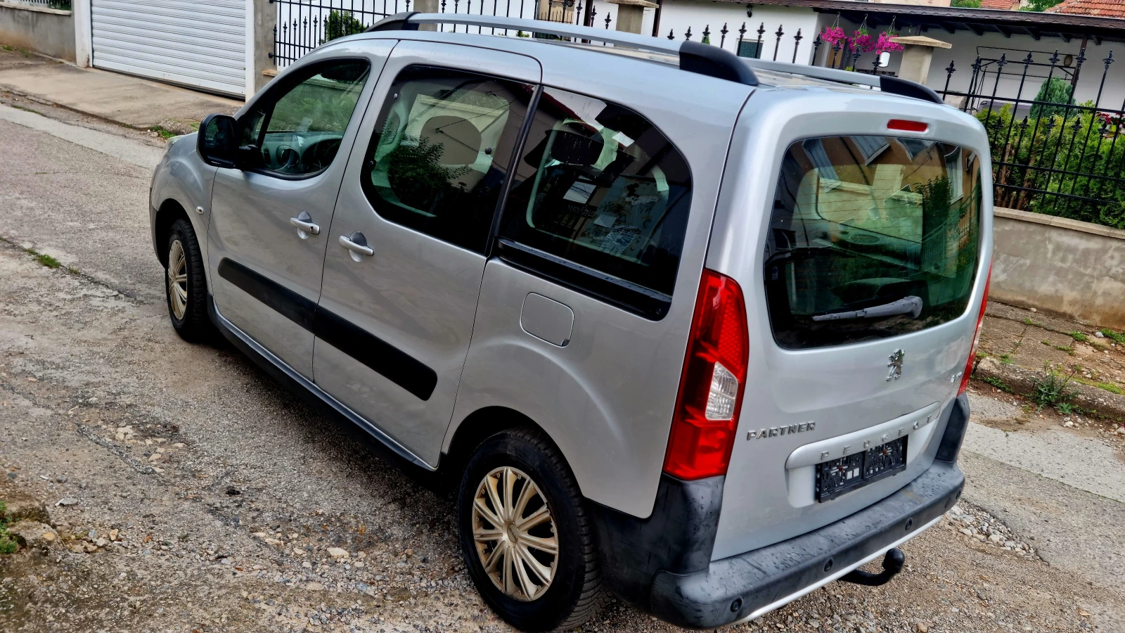Peugeot Partner 1 6 HDI/112 К.С СЕРВИЗНА ИСТОРИЯ , снимка 5 - Автомобили и джипове - 55012759