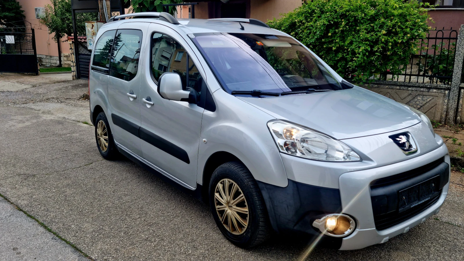 Peugeot Partner 1 6 HDI/112 К.С СЕРВИЗНА ИСТОРИЯ , снимка 4 - Автомобили и джипове - 55012759