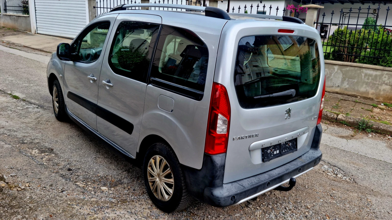 Peugeot Partner 1 6 HDI/112 К.С СЕРВИЗНА ИСТОРИЯ , снимка 7 - Автомобили и джипове - 55012759