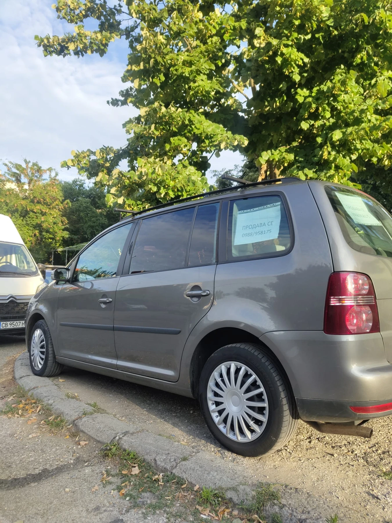 VW Touran Фабричен метан, снимка 2 - Автомобили и джипове - 55836057