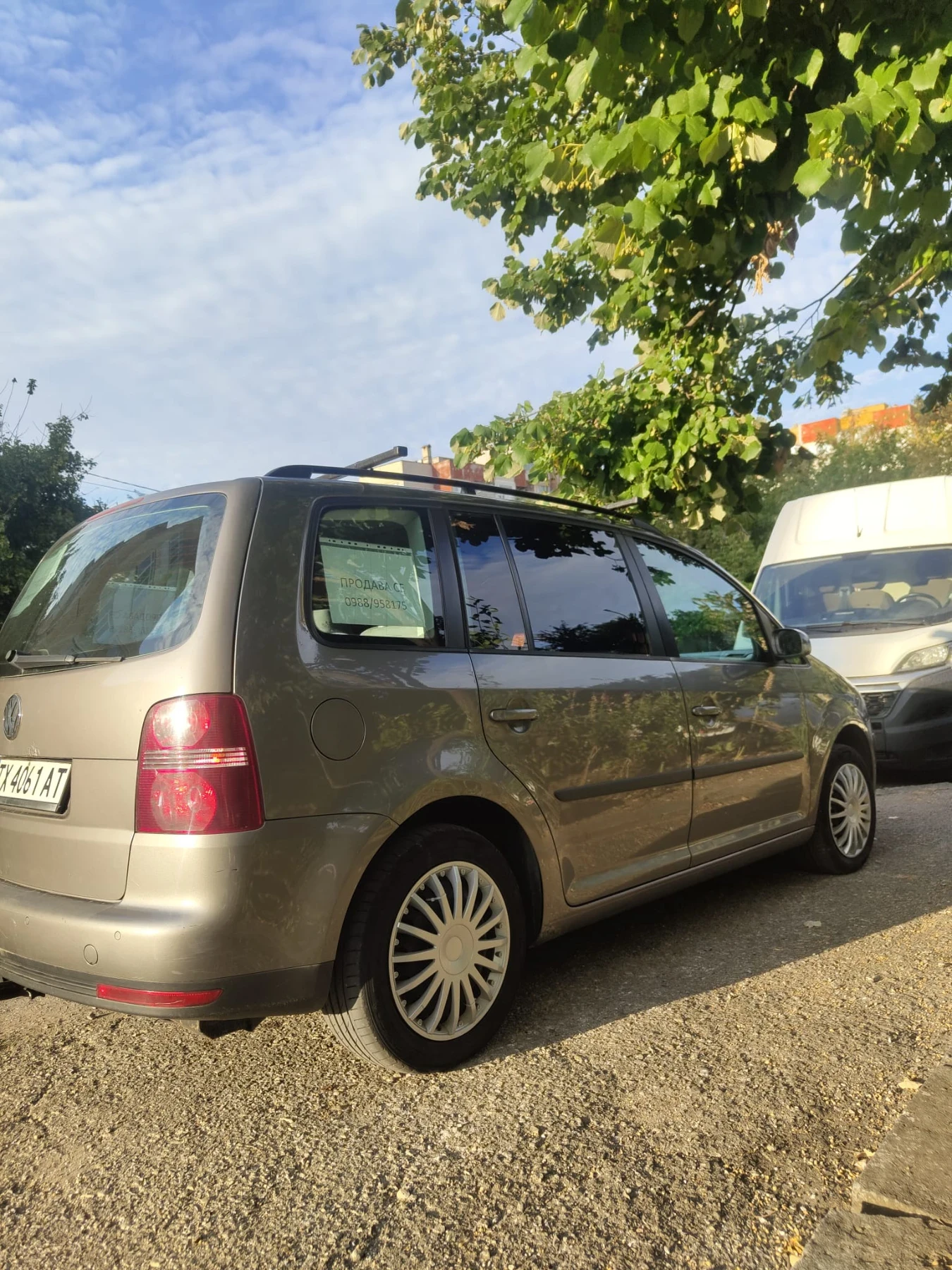VW Touran Фабричен метан, снимка 4 - Автомобили и джипове - 55836057