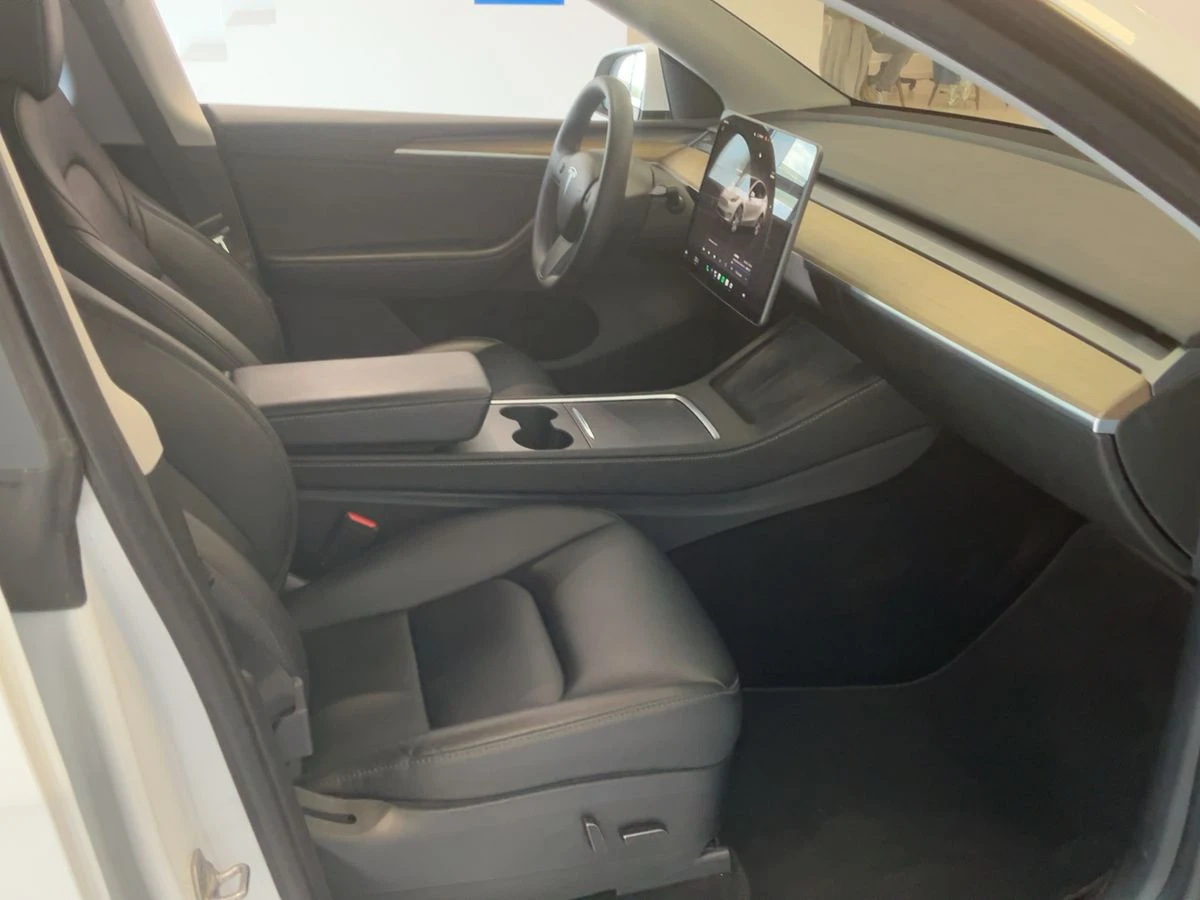 Tesla Model Y Standard Range, снимка 14 - Автомобили и джипове - 55867631