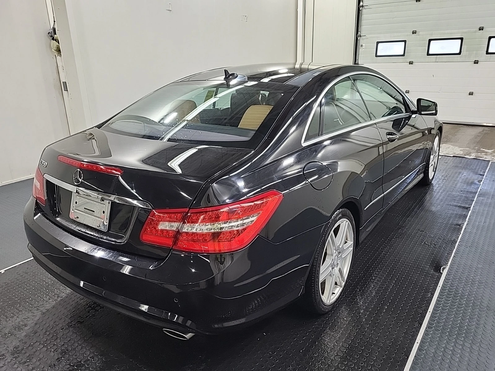 Mercedes-Benz E 350 * АВТОКРЕДИТ БЕЗ ПЪРВОНАЧАЛНА ВНОСКА* , снимка 3 - Автомобили и джипове - 55891603