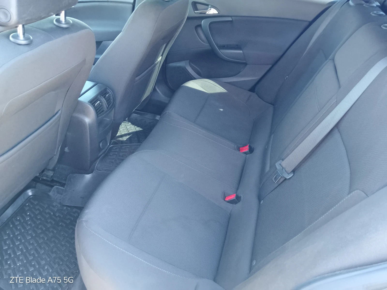 Opel Insignia 2.0Т, 220 к. с.4х4, газ, снимка 12 - Автомобили и джипове - 56127974