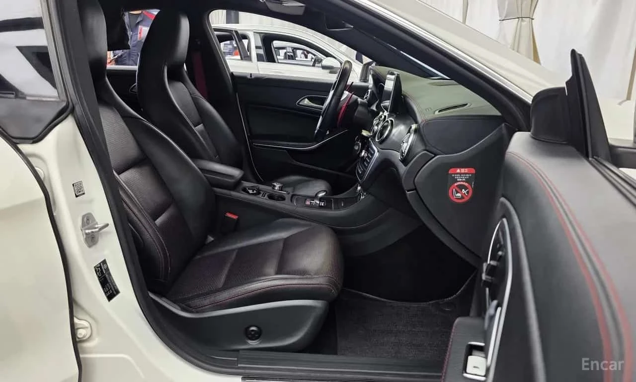 Mercedes-Benz CLA 45 AMG  4MATIC/ПОДГРЕВ/ПАМЕТ/АМБИЕНТ, снимка 11 - Автомобили и джипове - 56166149
