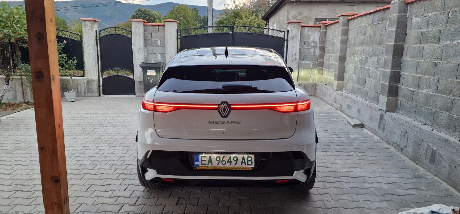 Renault Megane E-tech, снимка 3 - Автомобили и джипове - 56661982