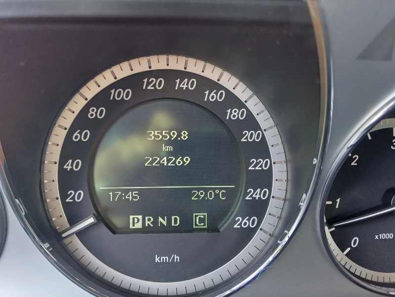 Mercedes-Benz GLK, снимка 9 - Автомобили и джипове - 51612627