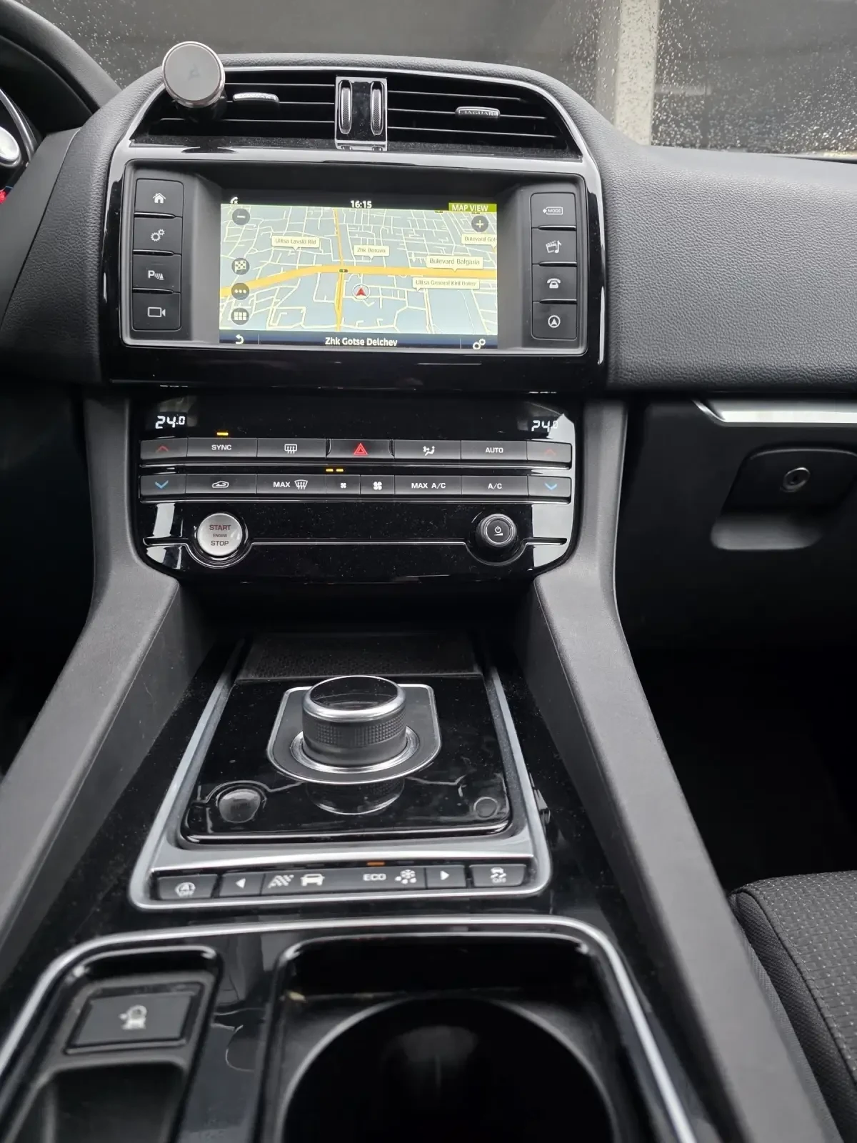 Jaguar F-PACE, снимка 9 - Автомобили и джипове - 54197336