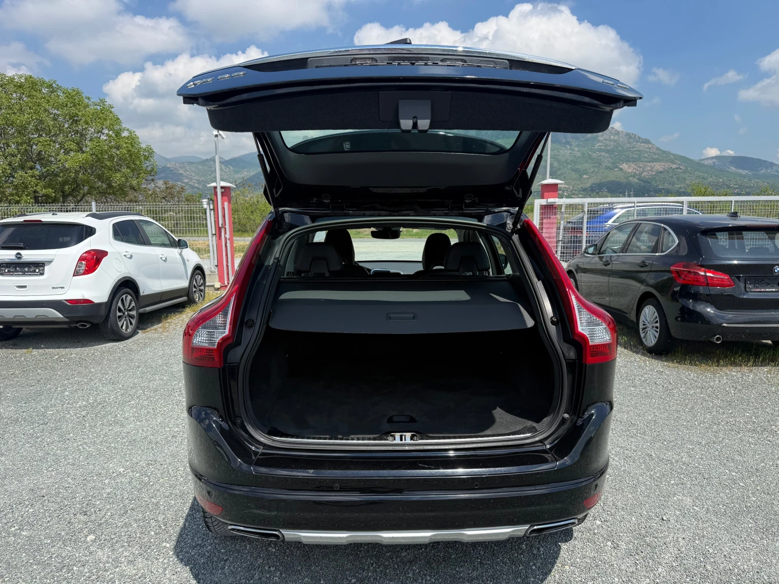 Volvo XC60 (KATO НОВА), снимка 13 - Автомобили и джипове - 54256443