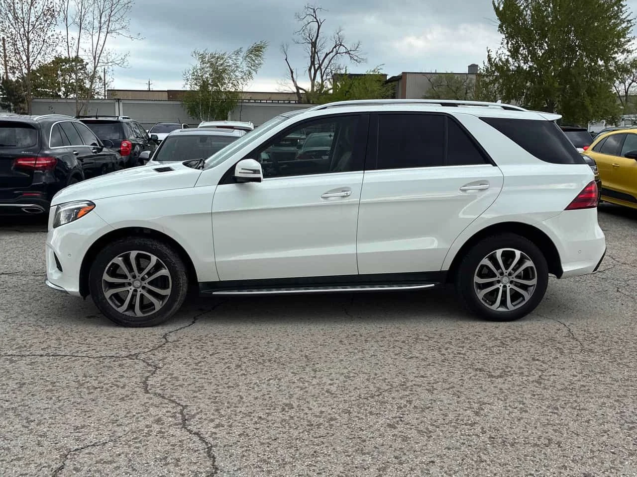 Mercedes-Benz GLE 400 * ДИСТРОНИК* 360 * ГЛАВНО ПРЕДСТАВИТЛСТВО НА BMW* , снимка 3 - Автомобили и джипове - 54673186