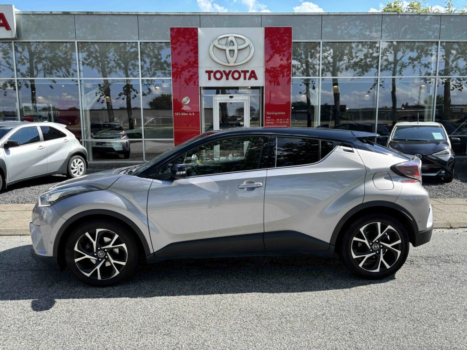 Toyota C-HR 1.8 Хибрид, снимка 2 - Автомобили и джипове - 55013779