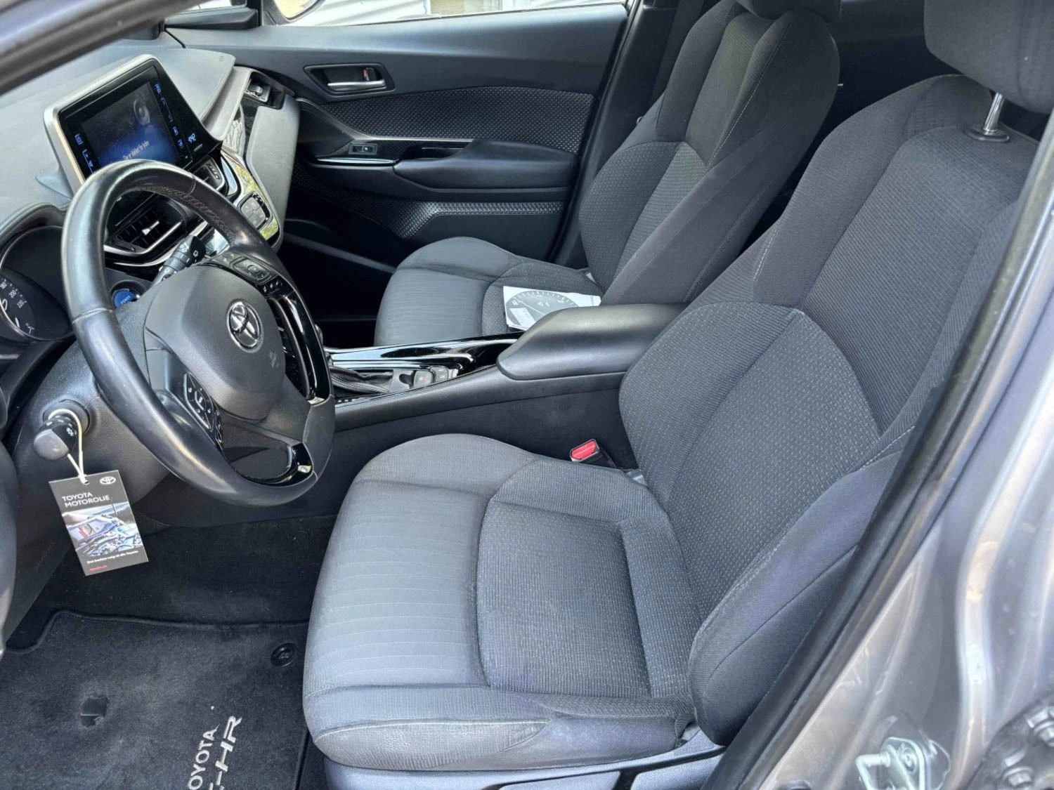 Toyota C-HR 1.8 Хибрид, снимка 4 - Автомобили и джипове - 55013779