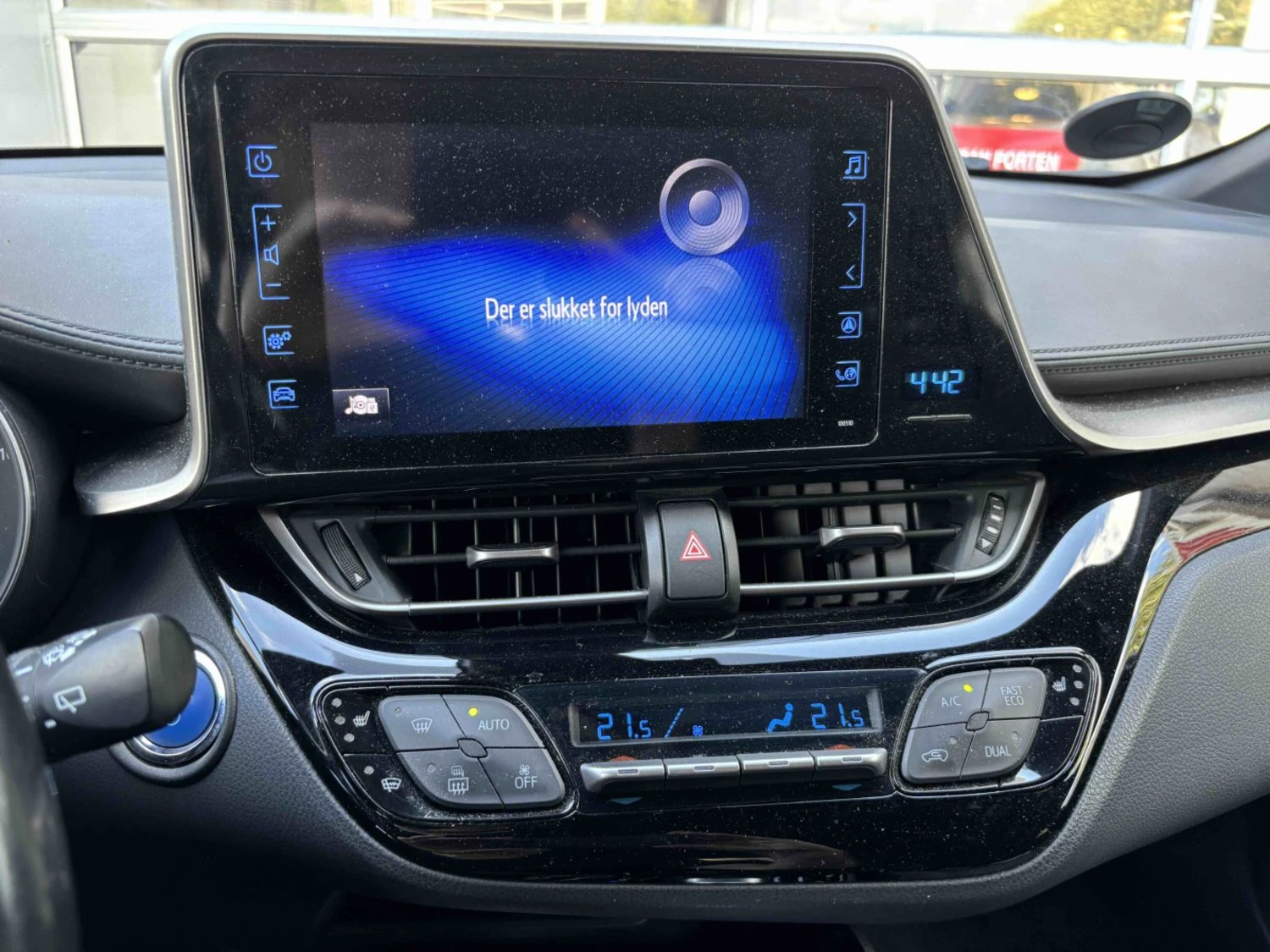 Toyota C-HR 1.8 Хибрид, снимка 7 - Автомобили и джипове - 55013779