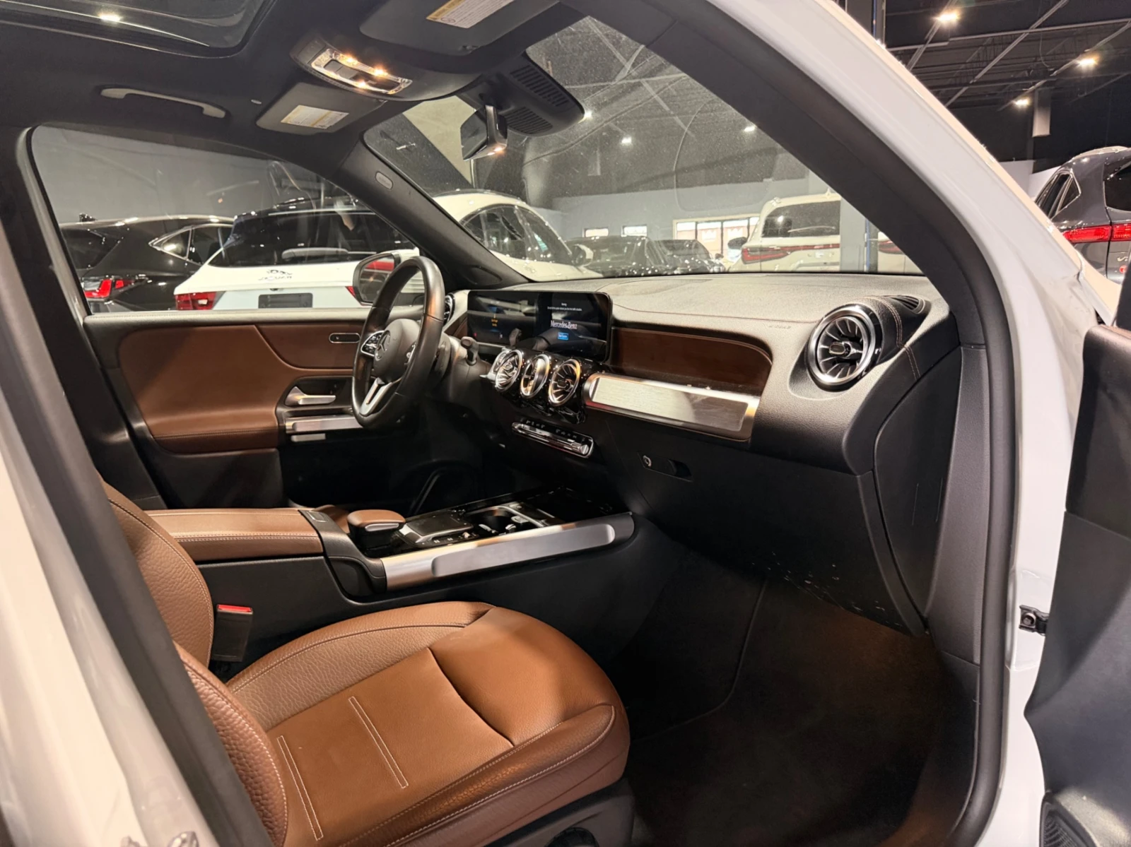 Mercedes-Benz GLB 250, снимка 3 - Автомобили и джипове - 55702780