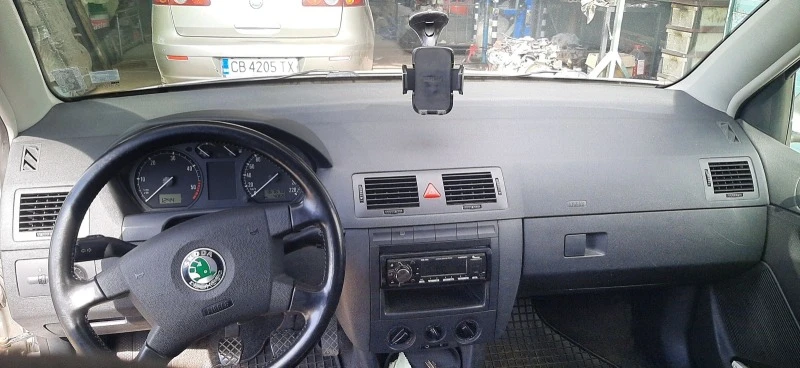 Skoda Fabia, снимка 11 - Автомобили и джипове - 44511575