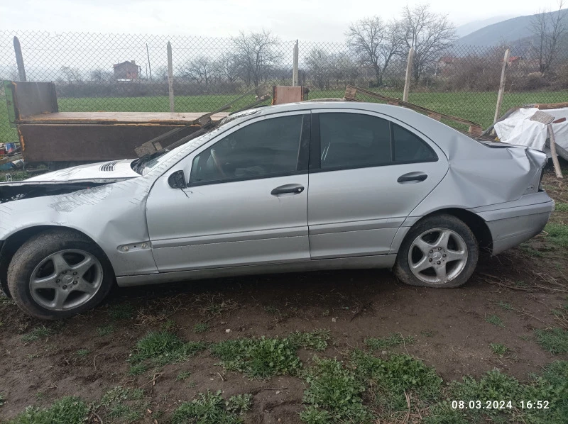 Mercedes-Benz C 220, снимка 2 - Автомобили и джипове - 46638233