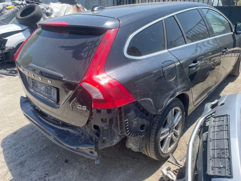 Volvo V60, снимка 4 - Автомобили и джипове - 46914161