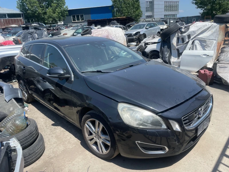 Volvo V60, снимка 2 - Автомобили и джипове - 46914161