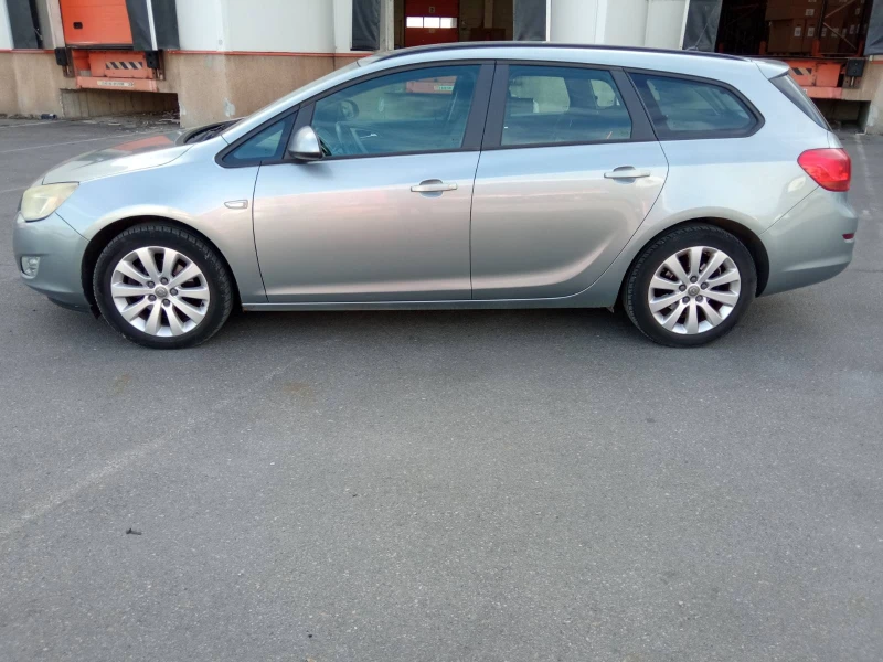 Opel Astra, снимка 2 - Автомобили и джипове - 47540990