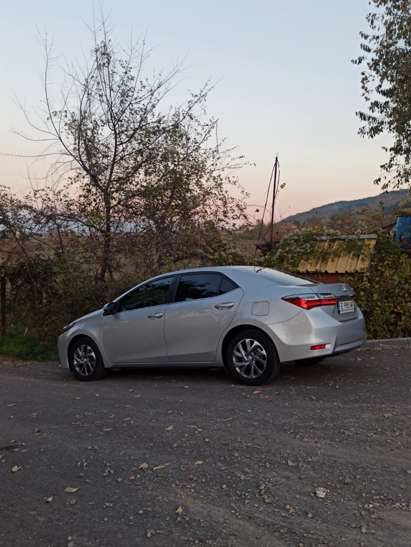 Toyota Corolla 1, 6 VVTI , снимка 13 - Автомобили и джипове - 47590846