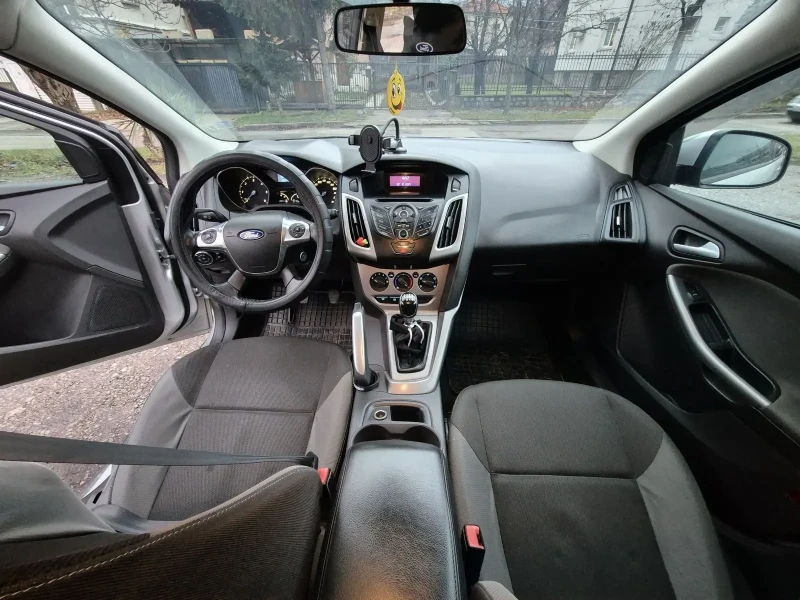 Ford Focus 1.6 95 кс. Хечбек, снимка 3 - Автомобили и джипове - 48202752