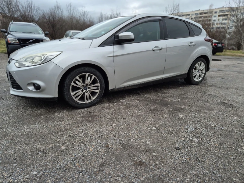 Ford Focus 1.6 95 кс. Хечбек, снимка 2 - Автомобили и джипове - 48202752