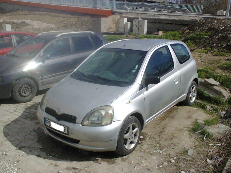 Toyota Yaris 1.0VVT Газ/Бензин, снимка 6 - Автомобили и джипове - 49589527