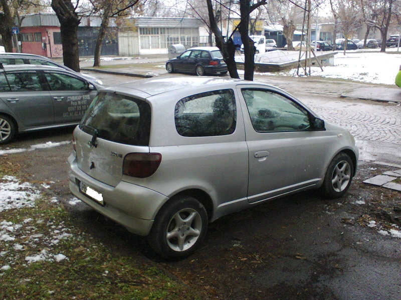 Toyota Yaris 1.0VVT Газ/Бензин, снимка 17 - Автомобили и джипове - 49589527