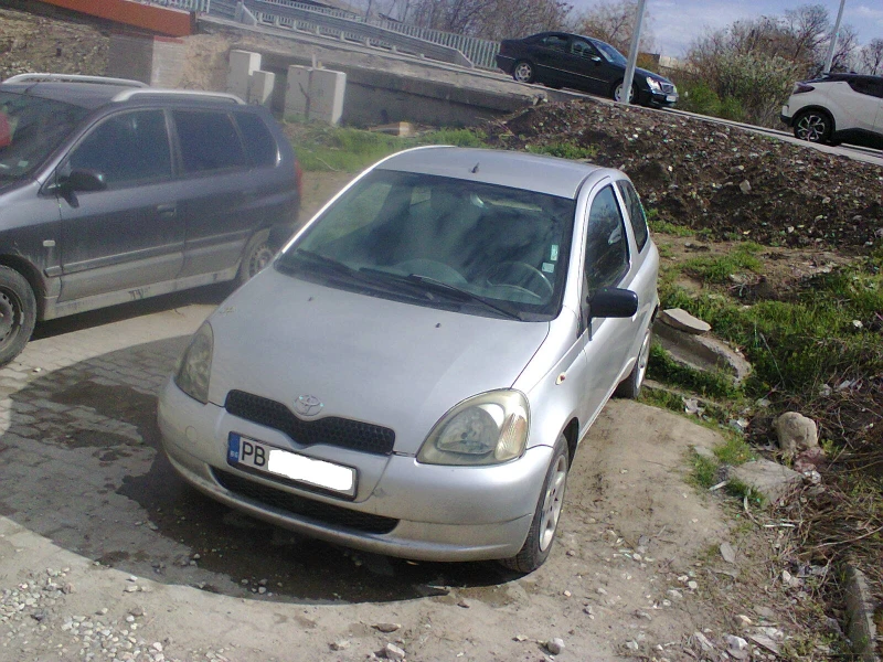 Toyota Yaris 1.0VVT Газ/Бензин, снимка 3 - Автомобили и джипове - 49589527