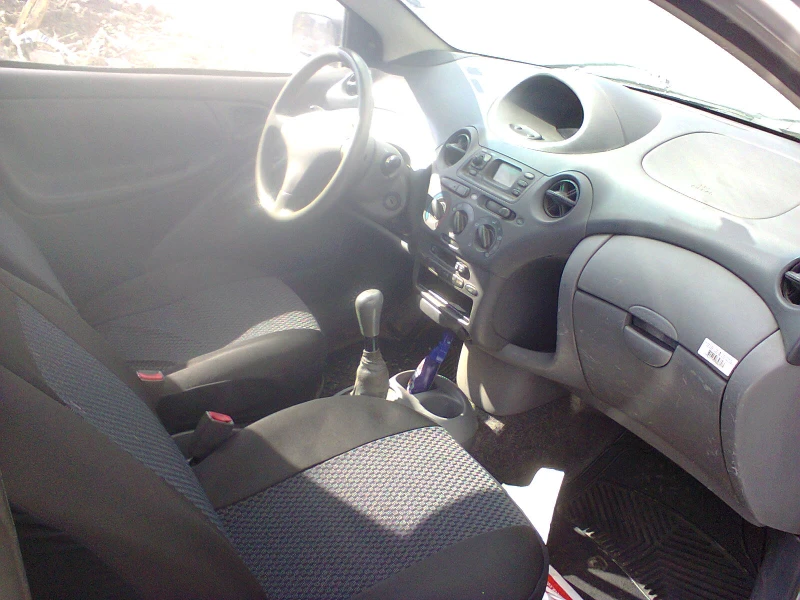 Toyota Yaris 1.0VVT Газ/Бензин, снимка 8 - Автомобили и джипове - 49589527