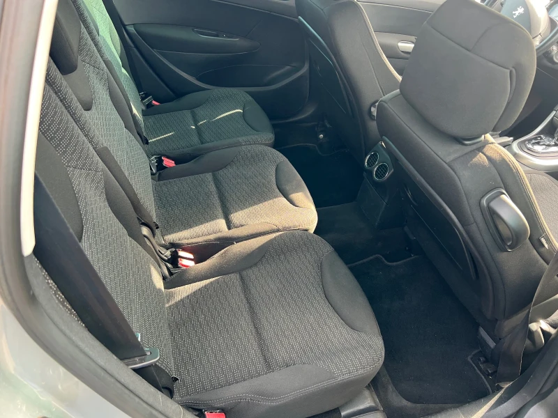Peugeot 308 2.0HDI Автомат, снимка 12 - Автомобили и джипове - 52579199