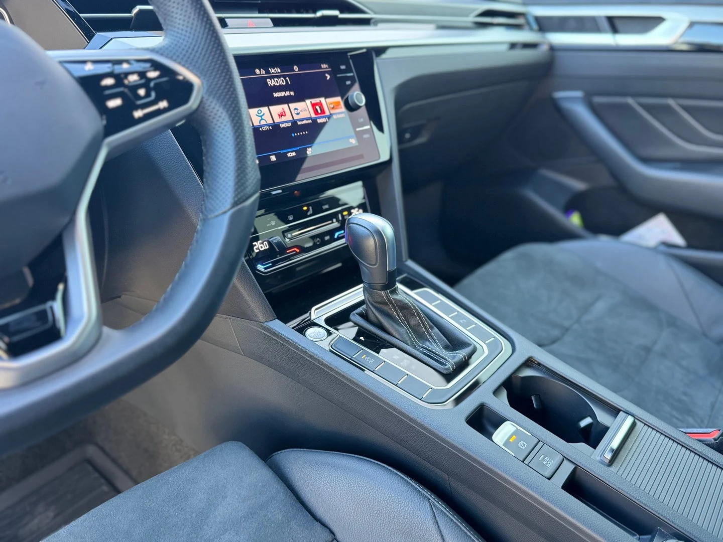 VW Arteon R-Line 2.0 TDI SCR DSG, снимка 11 - Автомобили и джипове - 53439251