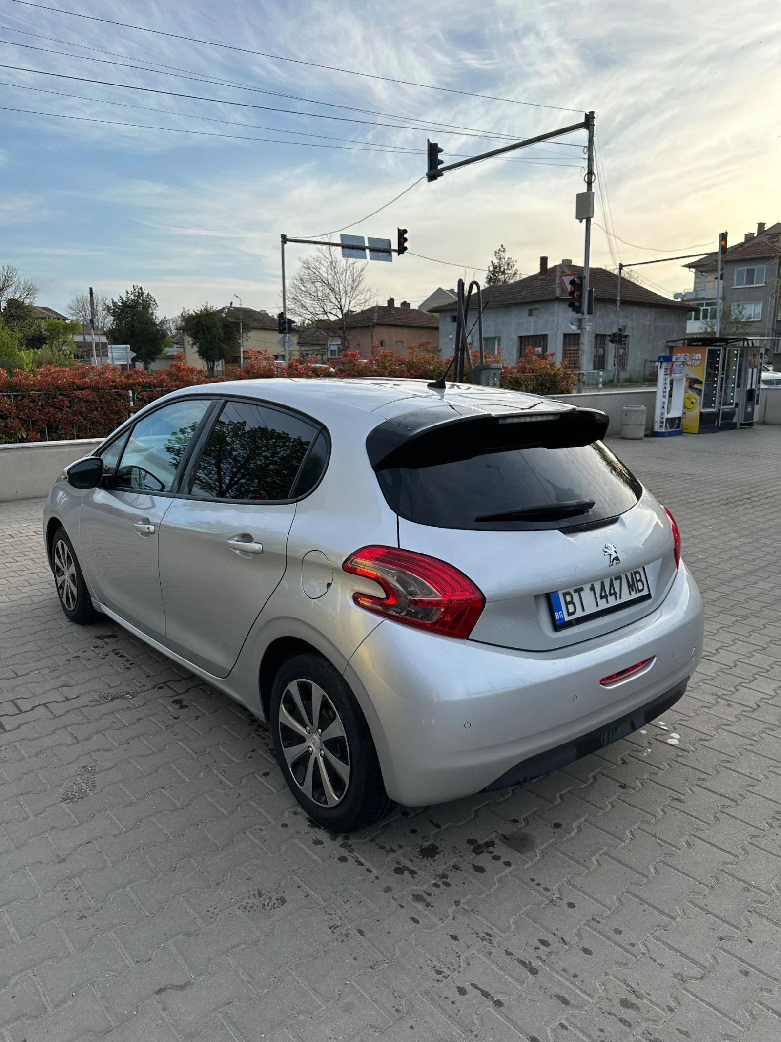 Peugeot 208  - изображение 7