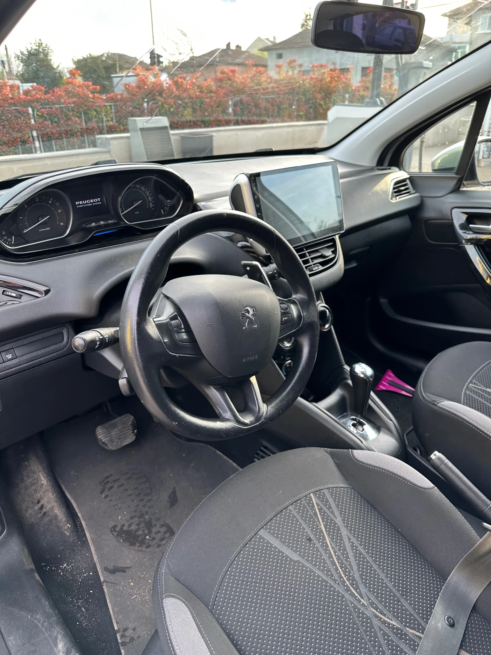 Peugeot 208  - изображение 8