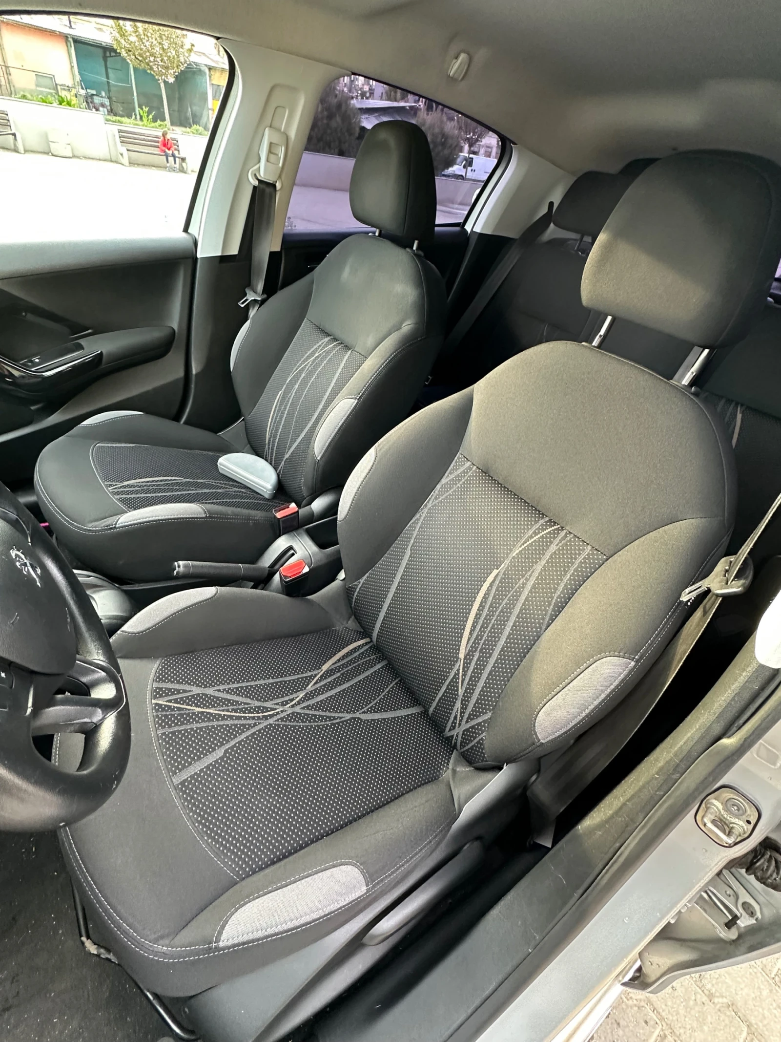 Peugeot 208  - изображение 9