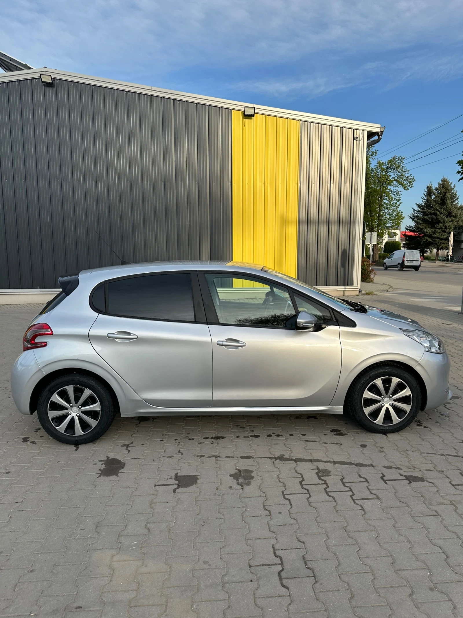 Peugeot 208  - изображение 4