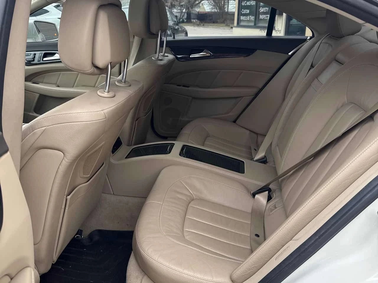 Mercedes-Benz CLS 550 4MATIC / ПОДГРЕВИ / OБДУХВАНЕ / ШИБИДАХ , снимка 12 - Автомобили и джипове - 53990611