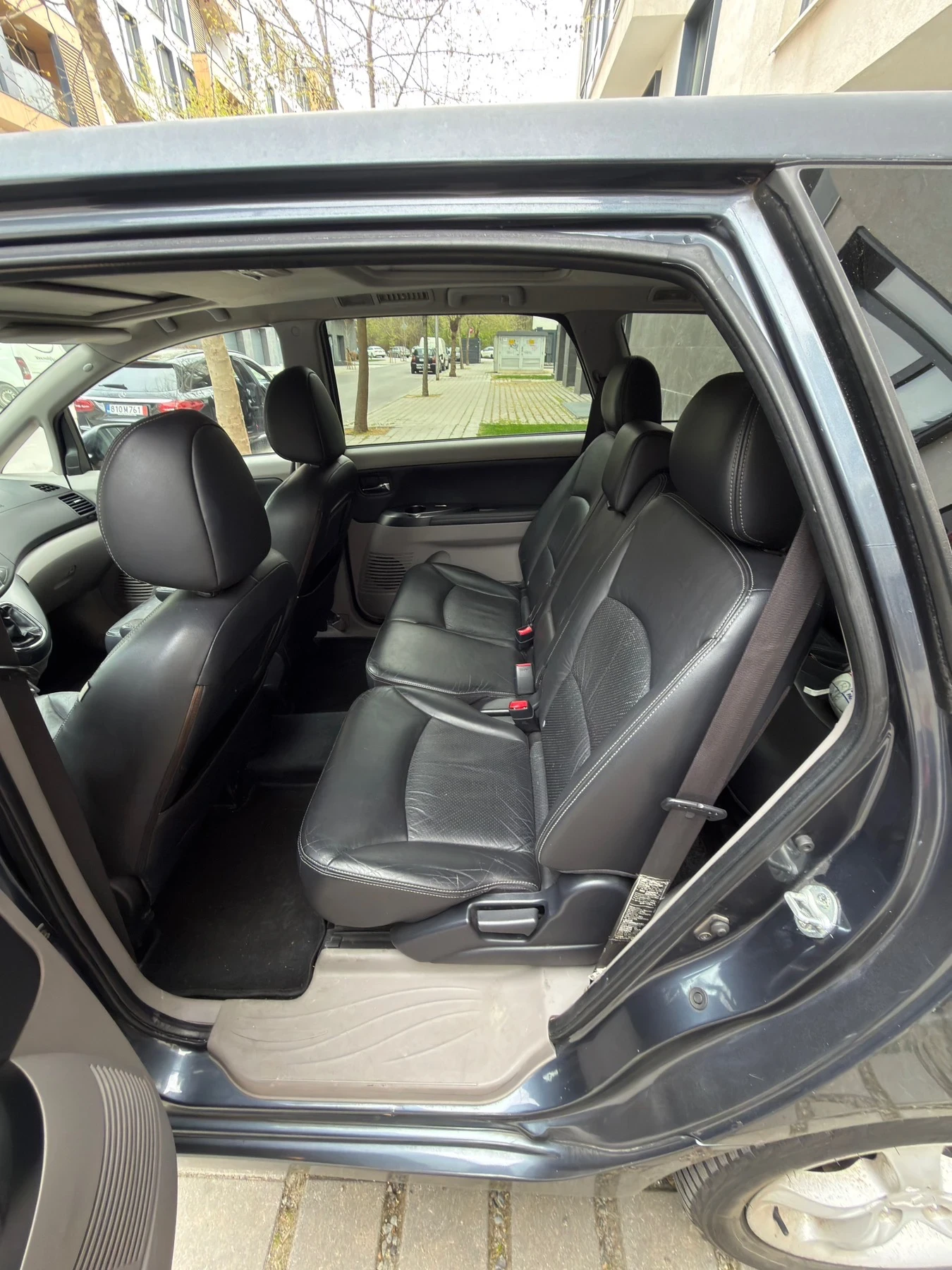 Mitsubishi Grandis 2.0d 7 Местен, снимка 8 - Автомобили и джипове - 54152529