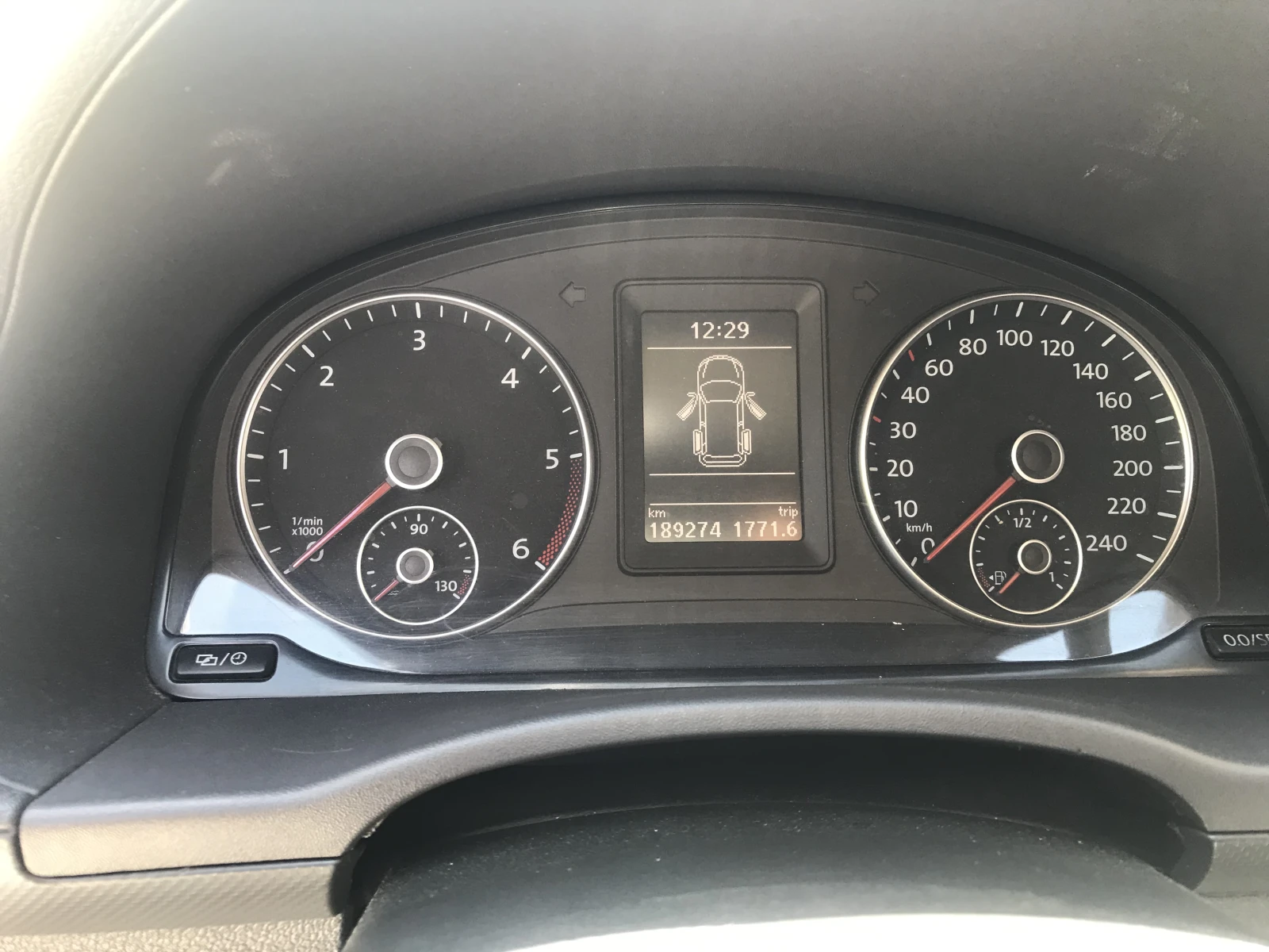 VW Caddy, снимка 8 - Автомобили и джипове - 54610745