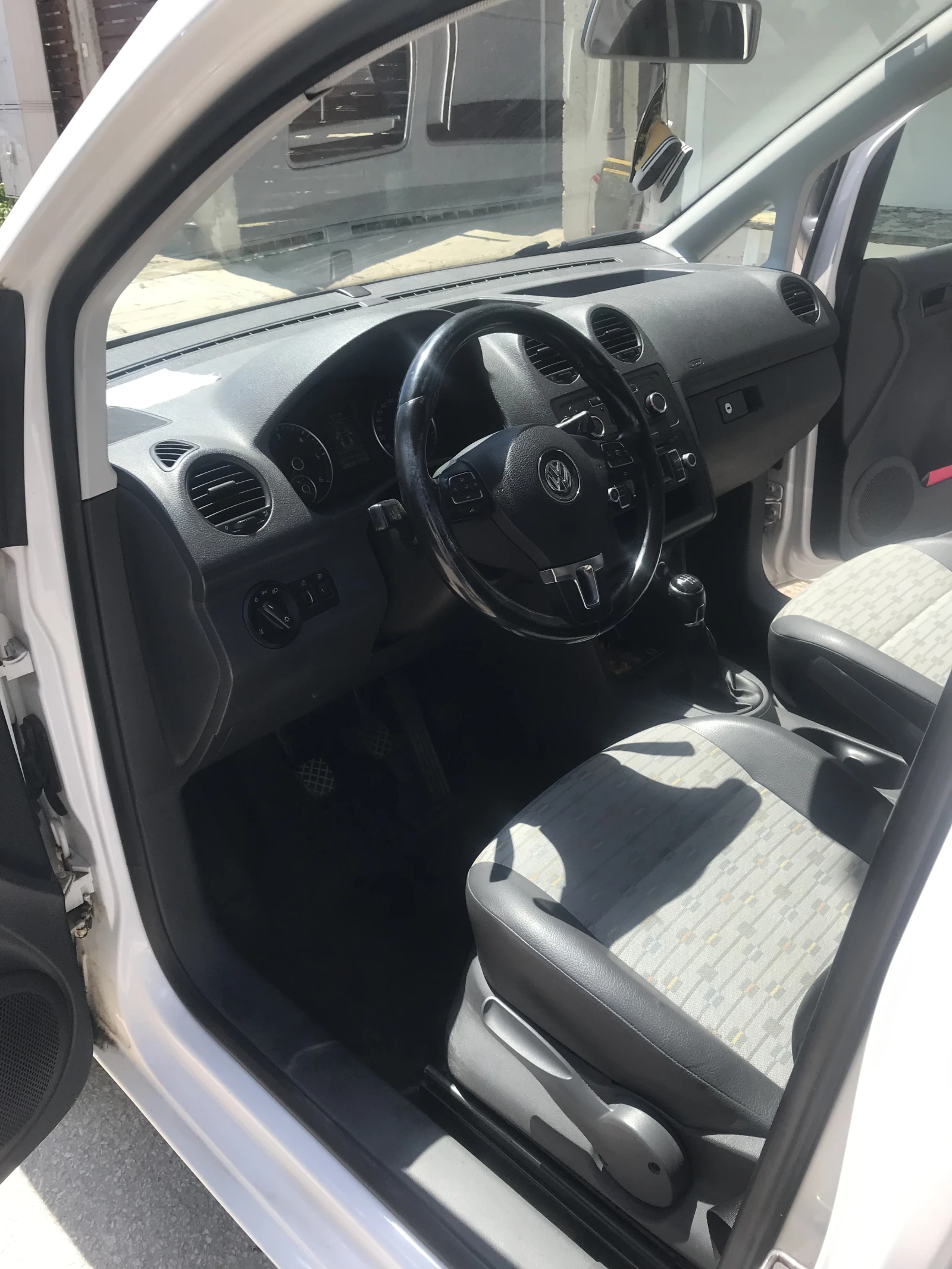 VW Caddy, снимка 7 - Автомобили и джипове - 54610745